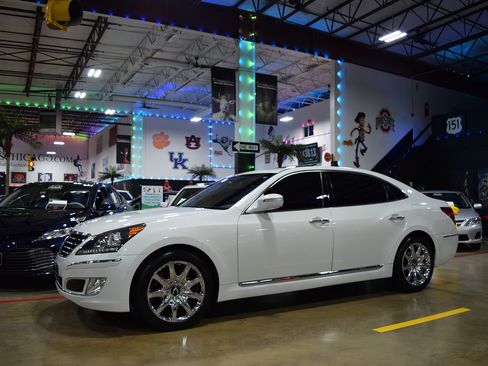 Used 2011 Hyundai Equus Signature RWD image 3