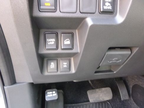 Used 2024 Nissan Frontier 4x4 Crew Cab image 18