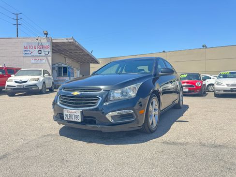 Used 2015 Chevrolet Cruze LT FWD image 4