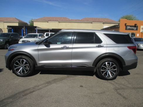 Used 2021 Ford Explorer 4WD ST image 2