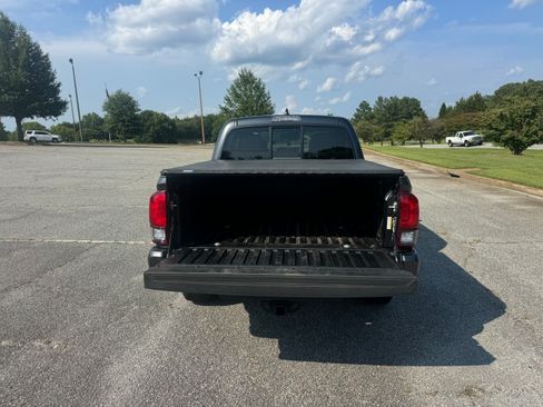 Used 2021 Toyota Tacoma 4x4 Double Cab image 9