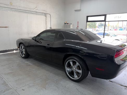 Used 2010 Dodge Challenger SE RWD image 4