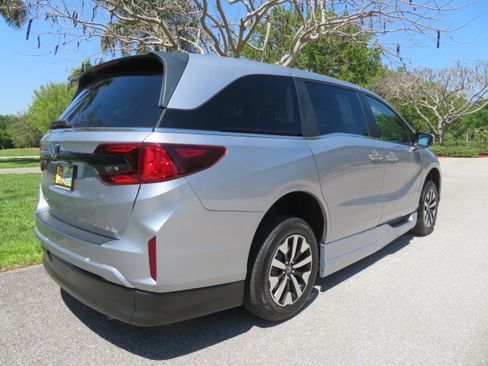 Used 2026 Honda Odyssey EX-L image 13