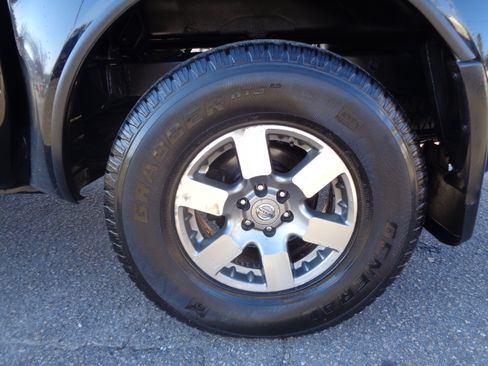 Used 2011 Nissan Frontier PRO-4X image 19