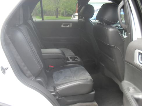 Used 2015 Ford Explorer 4WD XLT image 8