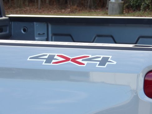 Used 2025 Chevrolet Silverado 1500 LT image 12