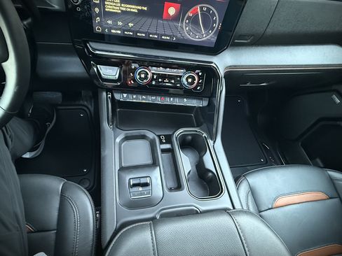 Used 2025 GMC Sierra 2500 AT4 image 47