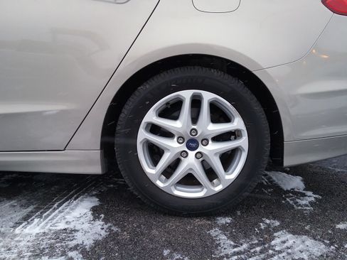 Used 2015 Ford Fusion SE image 29