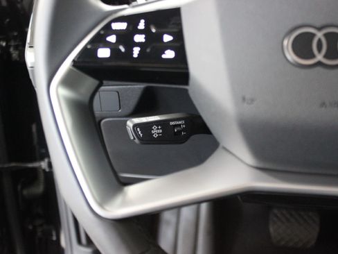 Used 2025 Audi Q4 e-tron Premium RWD image 31