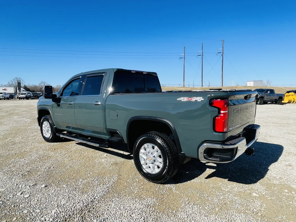 Used 2026 Chevrolet Silverado 2500 LTZ AWD/4WD image 4