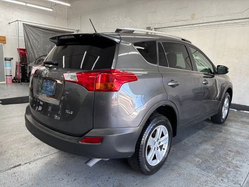 Used 2013 Toyota RAV4 XLE image 4
