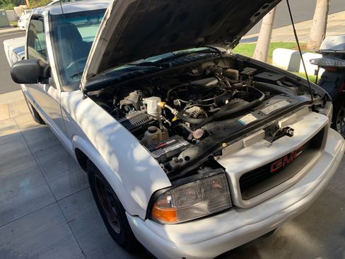 Used 2000 GMC Sonoma SL image 16