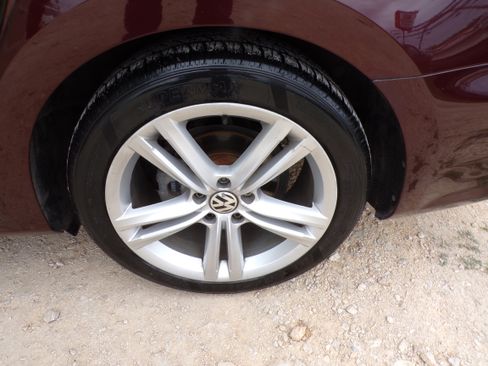 Used 2014 Volkswagen Passat 2.5 SE image 9