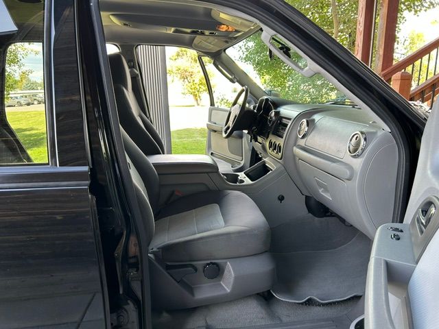 Used 2006 Ford Expedition 4WD XLT image 11