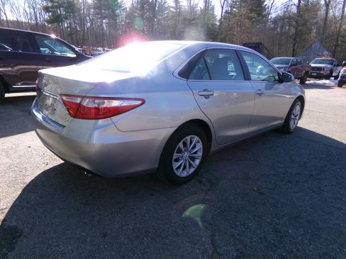 Used 2016 Toyota Camry LE image 5