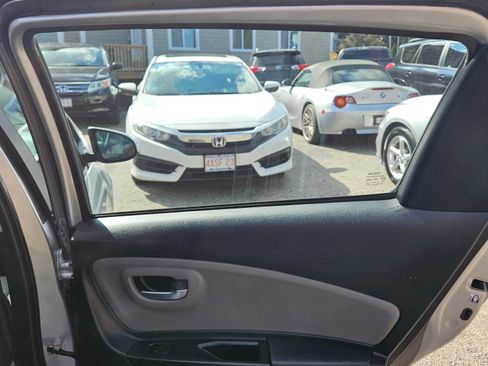 Used 2015 Toyota Yaris LE image 41