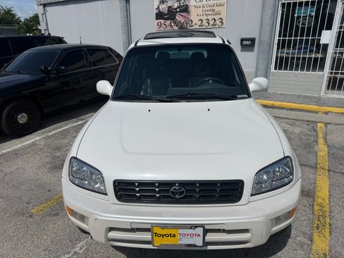 Used 2000 Toyota RAV4 4WD image 2