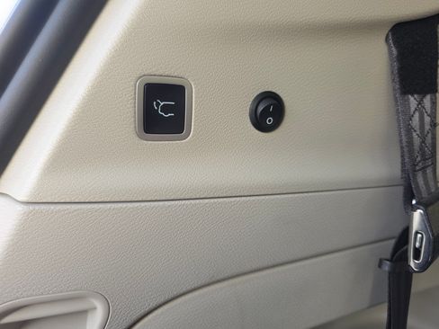 Used 2022 Chrysler Voyager LX image 21