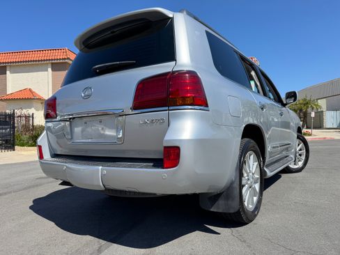 Used 2009 Lexus LX 570 image 8