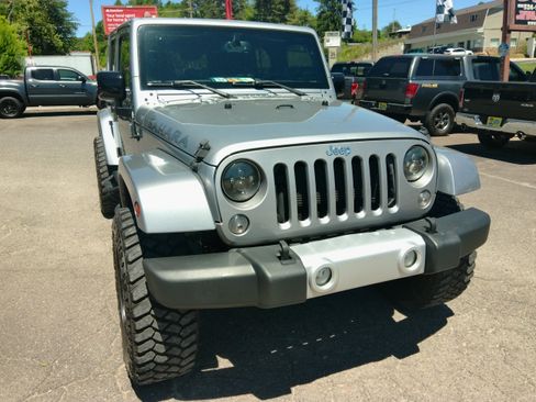Used 2015 Jeep Wrangler 4WD Unlimited Sahara image 7