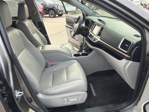 Used 2016 Toyota Highlander Limited image 22
