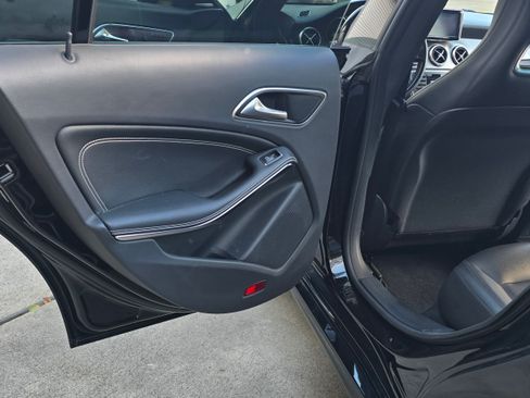 Used 2014 Mercedes-Benz CLA 250 image 21