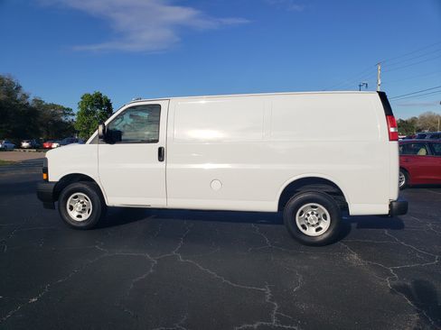 Used 2019 Chevrolet Express 2500 image 4