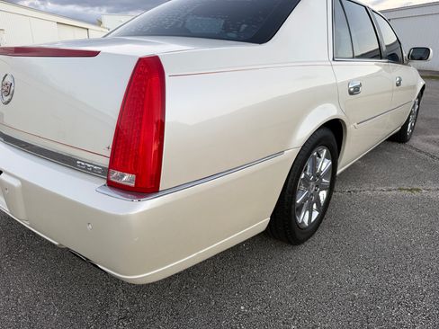 Used 2009 Cadillac DTS Luxury image 25