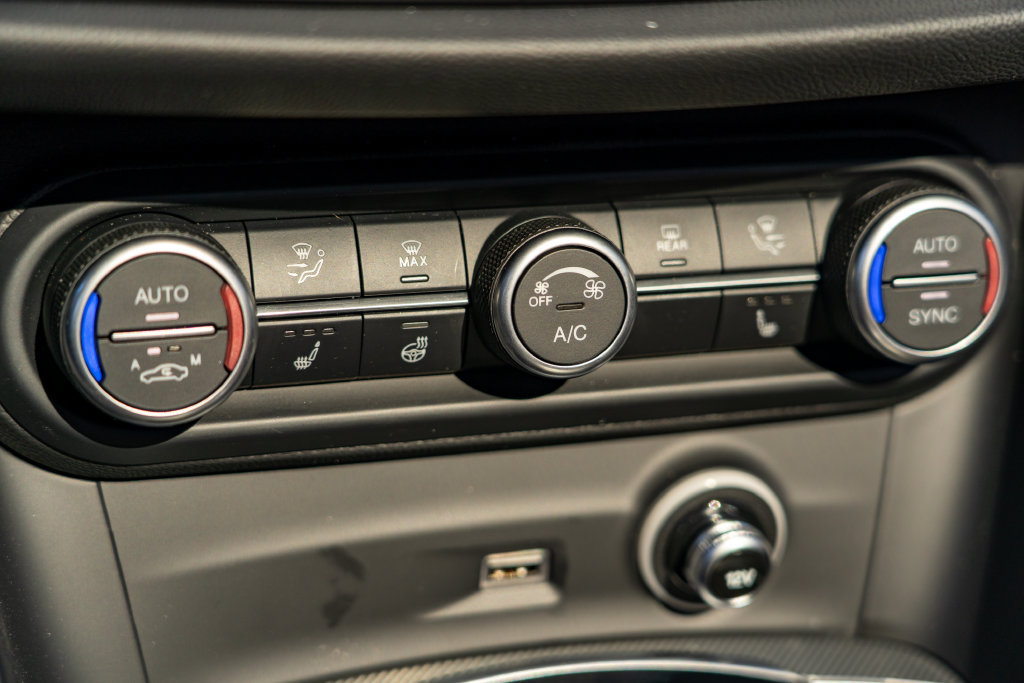 New 2025 Alfa Romeo Stelvio Sprint AWD/4WD image 26