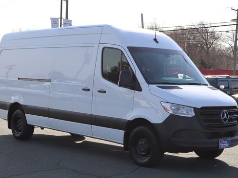 Used 2022 Mercedes-Benz Sprinter 3500 image 9