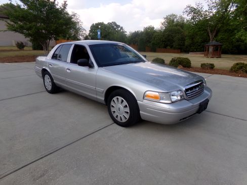 Used 2006 Ford Crown Victoria Police Interceptor image 7