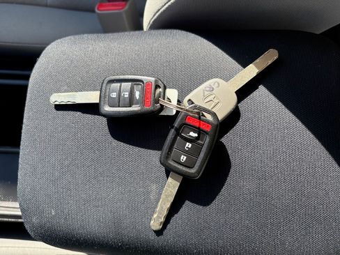 Used 2015 Honda CR-V LX image 24