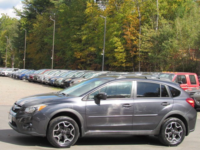 Used 2013 Subaru XV Crosstrek 2.0i Limited AWD/4WD image 3