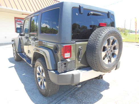 Used 2015 Jeep Wrangler Unlimited Sahara image 6