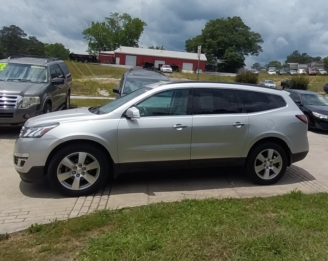 Used 2015 Chevrolet Traverse AWD LTZ image 2