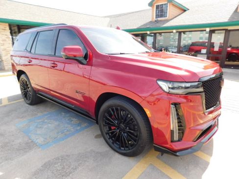 Used 2023 Cadillac Escalade V image 2