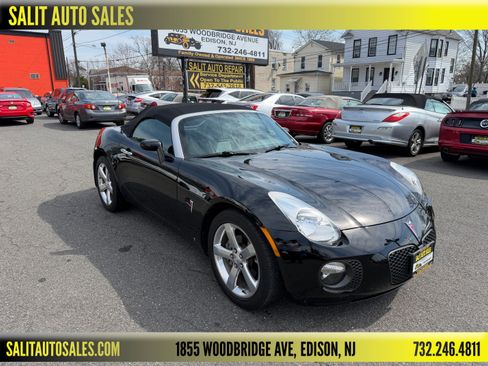 Used 2008 Pontiac Solstice GXP image 1