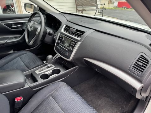 Used 2017 Nissan Altima 2.5 S FWD image 11