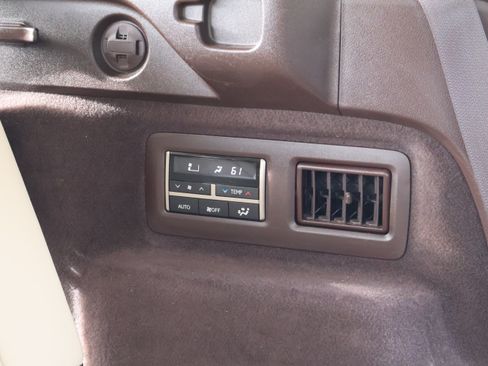 Used 2019 Lexus RX 350L Premium image 35