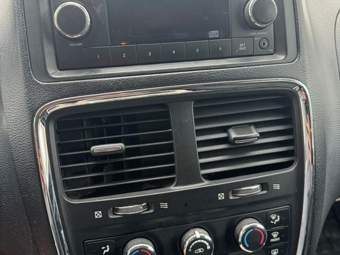 Used 2012 Dodge Grand Caravan SXT image 11