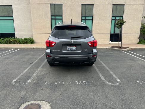 Used 2017 Nissan Pathfinder SV image 6