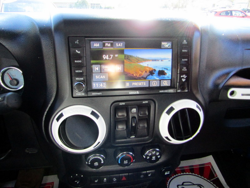 Used 2014 Jeep Wrangler 4WD Unlimited Polar Edition image 19