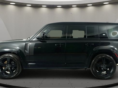 Used 2024 Land Rover Defender 110 V8 AWD/4WD image 3