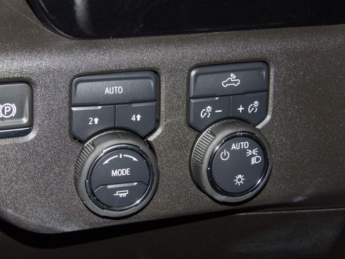 Used 2025 Chevrolet Silverado 1500 LT image 27