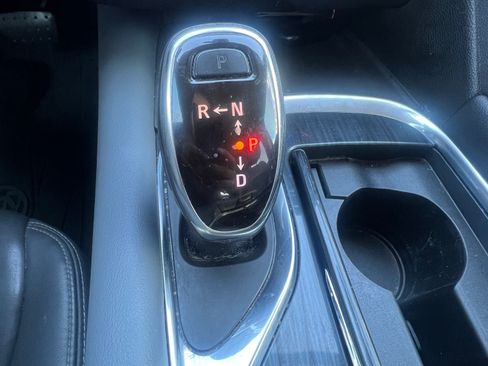Used 2019 Buick Enclave Essence FWD image 10