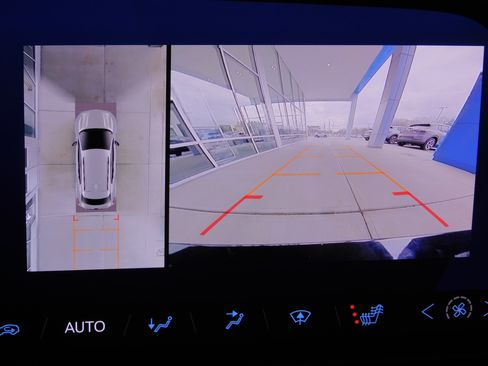 Used 2025 Chevrolet Equinox EV LT image 3