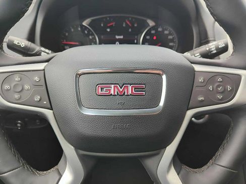 Used 2024 GMC Terrain SLT image 11