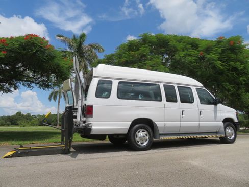 Used 2011 Ford E-350 and Econoline 350 Extended Super Duty RWD image 1