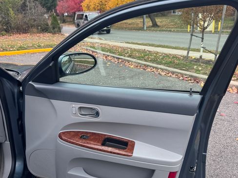 Used 2006 Buick LaCrosse CX image 18