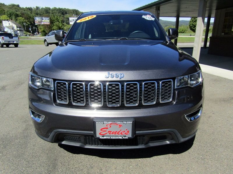Used 2018 Jeep Grand Cherokee 4WD Laredo image 3